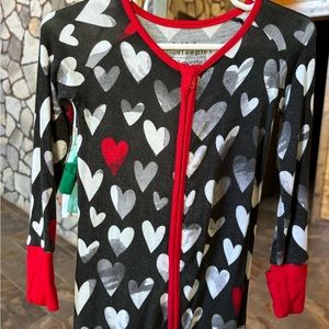 Little sleepies zippy- monochrome hearts